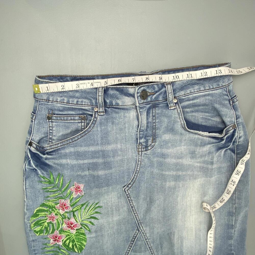 Earl Jeans Floral Embroidered Denim Skirt - Size 6 - Picture 6 of 8